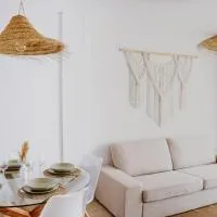 Casa Mahalo - Modern Apartment with Pool, Minutes from Spectacular Beaches, хотел в Parque Holandes