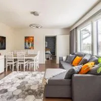 Valoisa huoneisto jossa erinomaiset vuoteet., hôtel à Mikkeli
