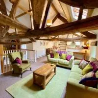 Stunning barn minutes from the Lake District、ペンリスのホテル