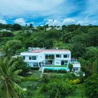 villa piscine à louer a DIEGO SUAREZ. MADAGASCAR – hotel w mieście Antsiranana