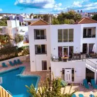 Wonderful Villa in Chania with Private Pool, Panoramic Sea Views & Spacious Interiors, хотел в Ставрос