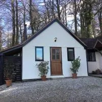 Cute studio cottage. Wood burner. Amazing views, hotel din Longhope