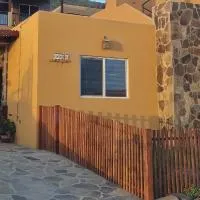 Adorable Casita w/Estuary & Ocean Views – hotel w mieście Ensenada