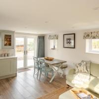 Finwood Green Farm Holiday Cottages-The Calf Shed and The Milk Parlour