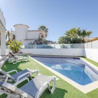 VILLA LIMOEIRO - Beautiful new home nestled in the heart of Gal&eacute;, Hotel in Guia