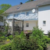 Komfortable Ferienwohnung mit Balkon und Blick ins Grüne in der Nähe von Willingen und Winterberg, מלון ב-Düdinghausen, מדבאך