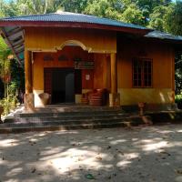 Evelin cottage, hotel near Dumatubin Airport - LUV, Ohoililir