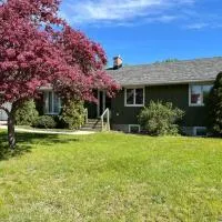 Family Home W/ 2 King, 2 Queen Beds + Game Room, hotel in Bemidji