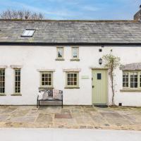 Ivy Cottage with Hot tub!