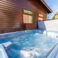 Bluebell Lodge 7 with Hot Tub