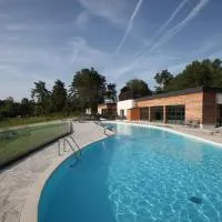 Résidence Vacancéole - Le Domaine des Monédières, hotel en Meyrignac-lʼÉglise