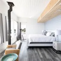 Cliffs Edge Retreat, hotel em Bauline East