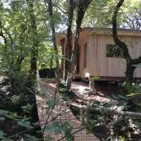 Domaine du 'mas de Tourel' - cabane lodge avec piscine et spa privatif dans le Lot, hotel di Livernon