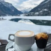 Hotel TEA DOLOMITI - Lago di Alleghe - Monte Civetta, hotel v destinácii Alleghe