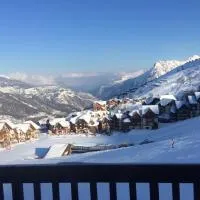 Valmeinier 1800 - Le Caribou - 3P - 41m2 - 6/7p - Pied des pistes、ヴァルマニエのホテル