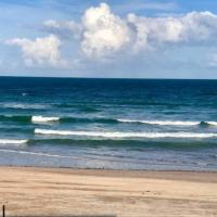 Sea Glass - Ocean View at Symphony Beach Club: Ormond Beach şehrinde bir otel