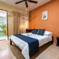 Hotel El Cocobolo Food&Rest Room 6 B&B WiFi AC Pkg Free Swimmingpool, hotel di Liberia