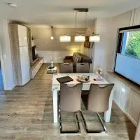 Peedy's luxuriöse 60m² Wohnung mit Balkonterrasse، فندق في شتاد