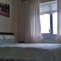 Double room with private bathroom in seaside village 35 min from Dublin