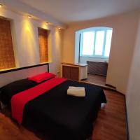 Уютная трёхкомнатная квартира, hotel perto de Aeroporto de Pavlodar - PWQ, Pavlodar
