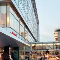 Marriott Montreal Airport In-Terminal Hotel、ドルバルにあるモントリオール・ピエール・エリオット・トルドー国際空港 - YULの周辺ホテル