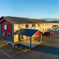 Hilltop Inn & Suites, hotel en Grove