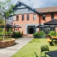 Alpine Hotel, Eat Drink Sleep, hotel sa Warburton