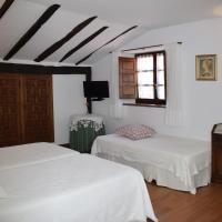 Habitaciones Casona De Linares, hotell i Selaya