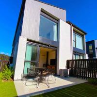 The Burrows Hutch - Wanaka Holiday Home, hotel near Wanaka Airport - WKA, Albert Town