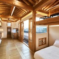 Luxury hanok with private bathtub - SN13, hotel in Bukchon Hanok Village, Seoul