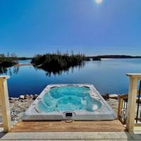 Sable Point Cottage (Lakeside 7-Person Hot Tub & Outdoor Shower)