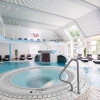 a large pool with a hot tub in a building at Hotel Der Achtermann, Goslar