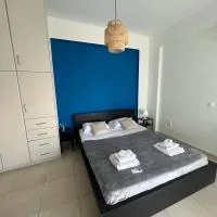 Blue and White, hotel v mestu Schinias