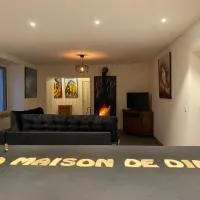 Gite bien-être hammam et jacuzzi ,sauna، فندق في La Grotte