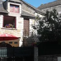 Petit gîte de la Fontaine, hotel in Aumont-Aubrac