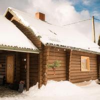 Viesu nams SAKNĪTES, hotel in Dzērbene