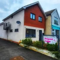 Deepcut Lodge Bed & Breakfast Self Service, Hotel in Camberley
