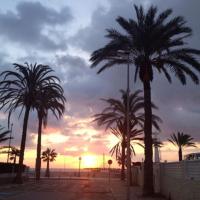 Luxury villa 20mts far from the sea, hotel a Oriola