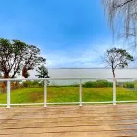Camano Waterfront Delight, hotel em Saratoga Shores