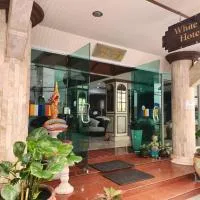White Rose​ Hotel​ II​, hotelli kohteessa Nong Prue