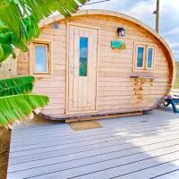 Amani Suite con Jacuzzi Climatizado y Piscina, hotel a Buzanada
