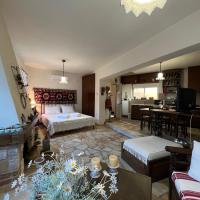 Ammos Beachfront House by 8essentially, hotel in Kato Daratso