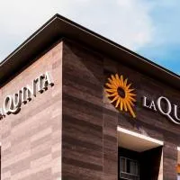 La Quinta Inn & Suites by Wyndham Sulphur Lake Charles، فندق في سولفور