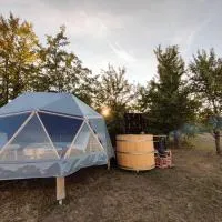 Glamping Point โรงแรมในByšta