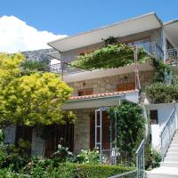 Apartments by the sea Brela, Makarska - 20778, hotel in Brela