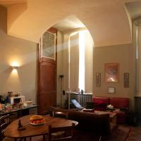 Elegante Loft in Centro Storico con free WiFi, hotel in Carmagnola