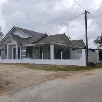OLIA MEDINA KERTEH 4 BILIK HOMESTaY, khách sạn ở Kertih