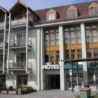 Hotel am Hof, hotel v destinaci Taufkirchen