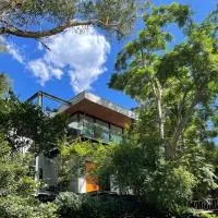 Tranquil Garden Apartment with living room, hotel u gradu 'Wollongong'