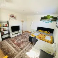 two bedrooms,dining area and bathroom with private entrance, хотел в Котка
